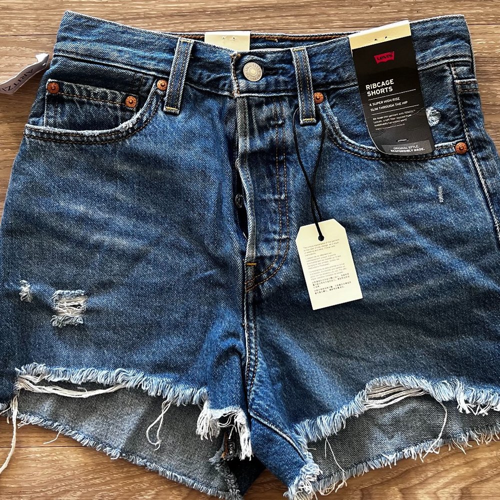 Levi's Ribcage Shorts - NWT, Never Worn